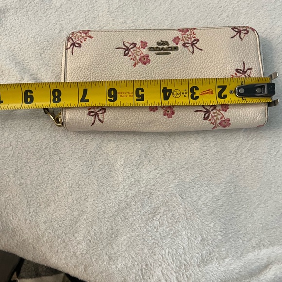 Coach Cream Floral Zip-Around Wallet with Pink Accents - Picture 7 of 9